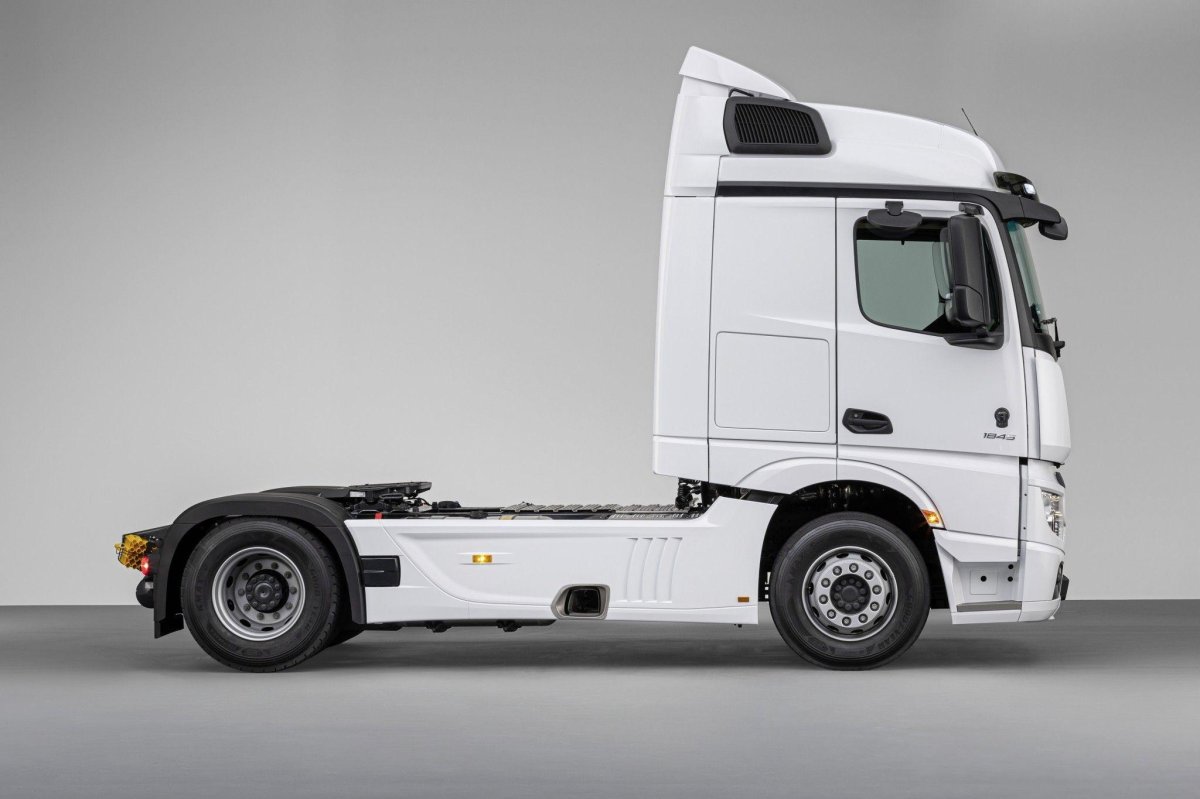 Мерседес Бенц Актрос 2021