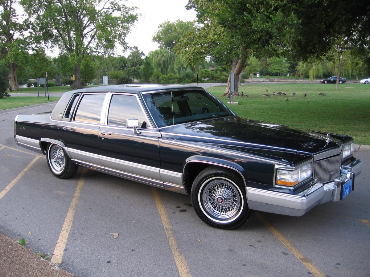 Cadillac Brougham 5.7