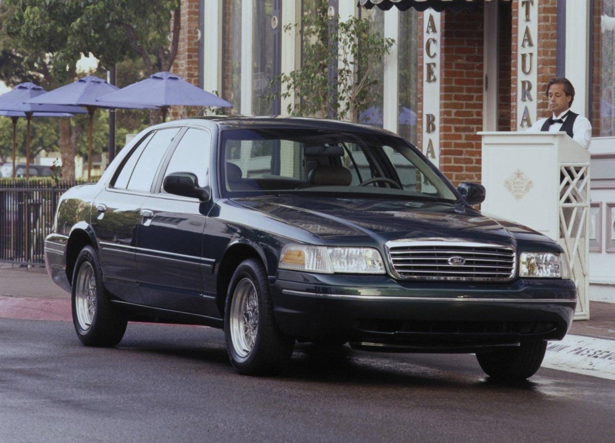 Форд Краун Виктория 2000