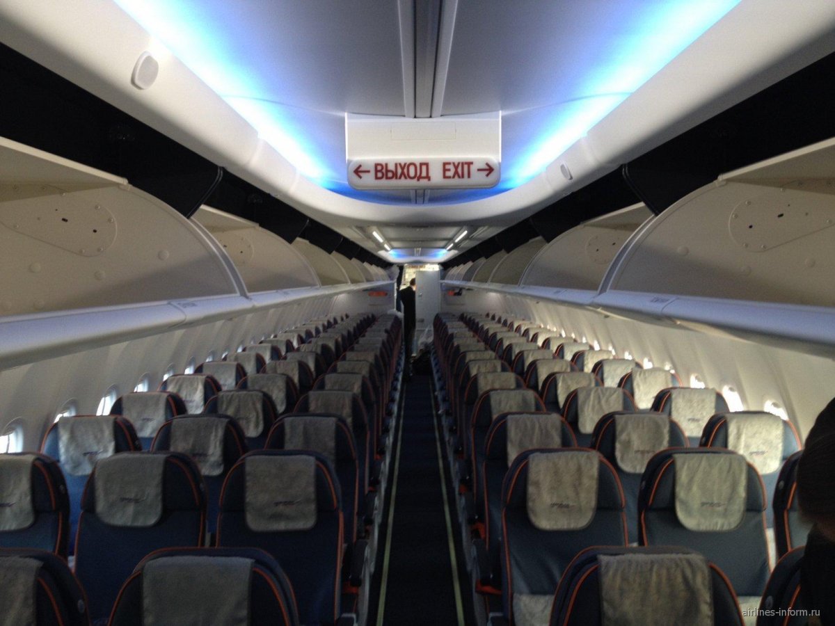 Самолёт Boeing 737-800 салон