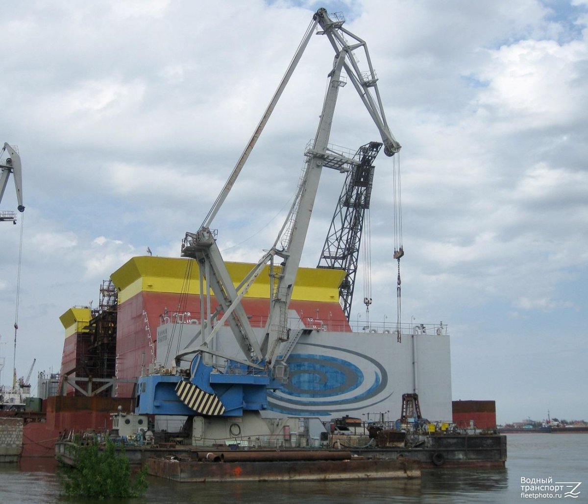 Рахман Шарифов судно