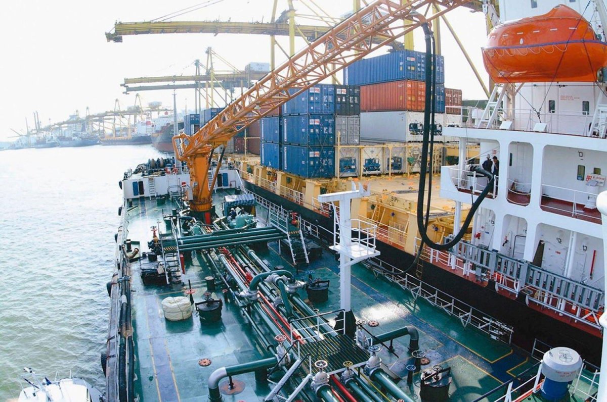 Бункеровка танкера