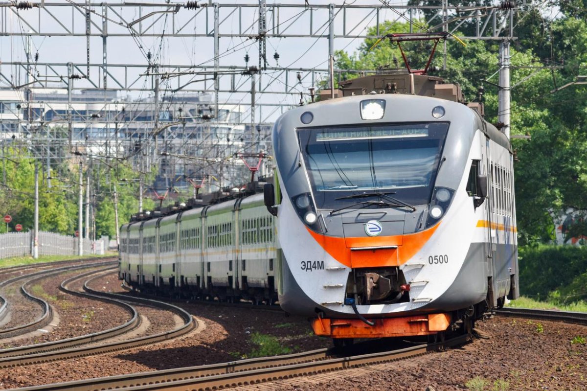 Локомотив поезд