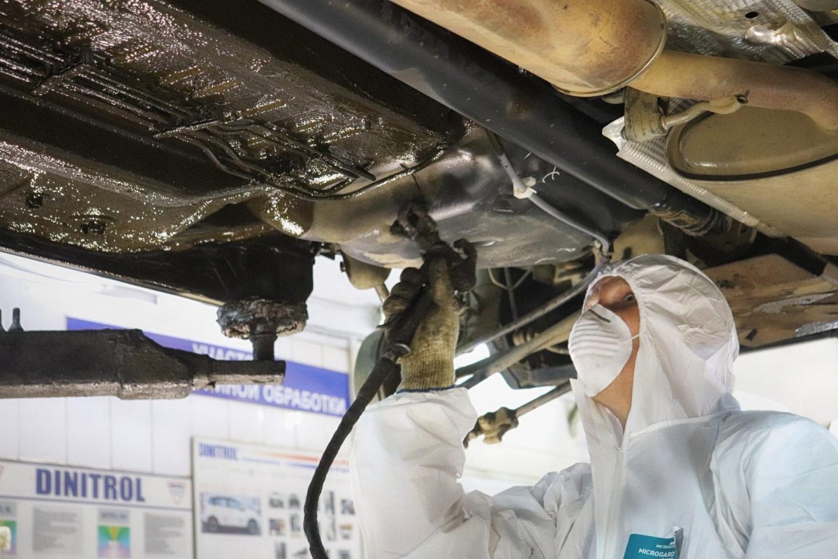 Антикоррозийная защита днища Dinitrol