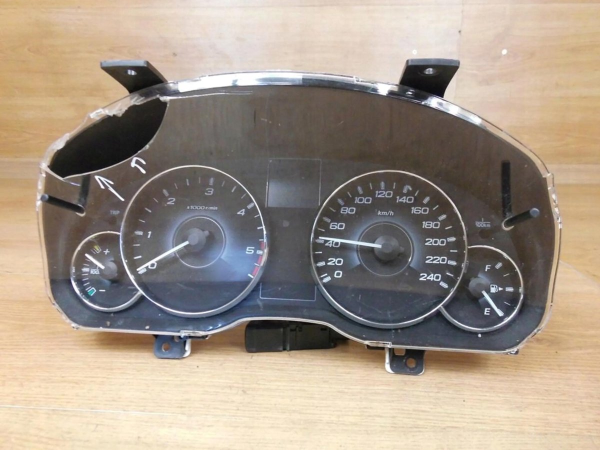 Приборная панель Субару Леворг