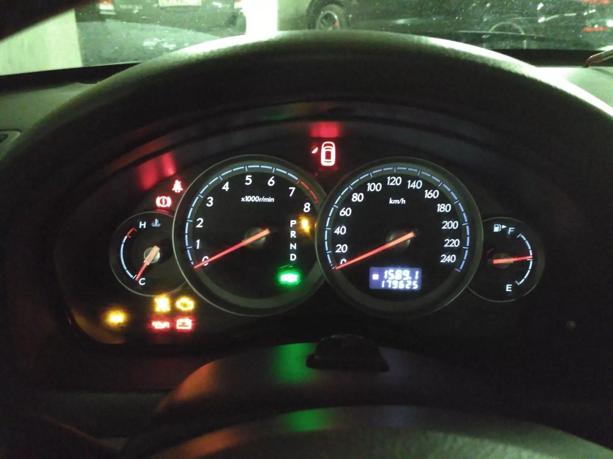 Subaru Outback приборная панель