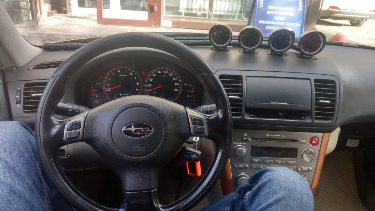Subaru Outback 2007 приборная панель