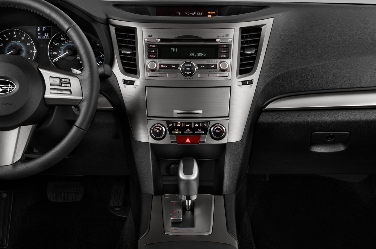 Outback 2010 панель