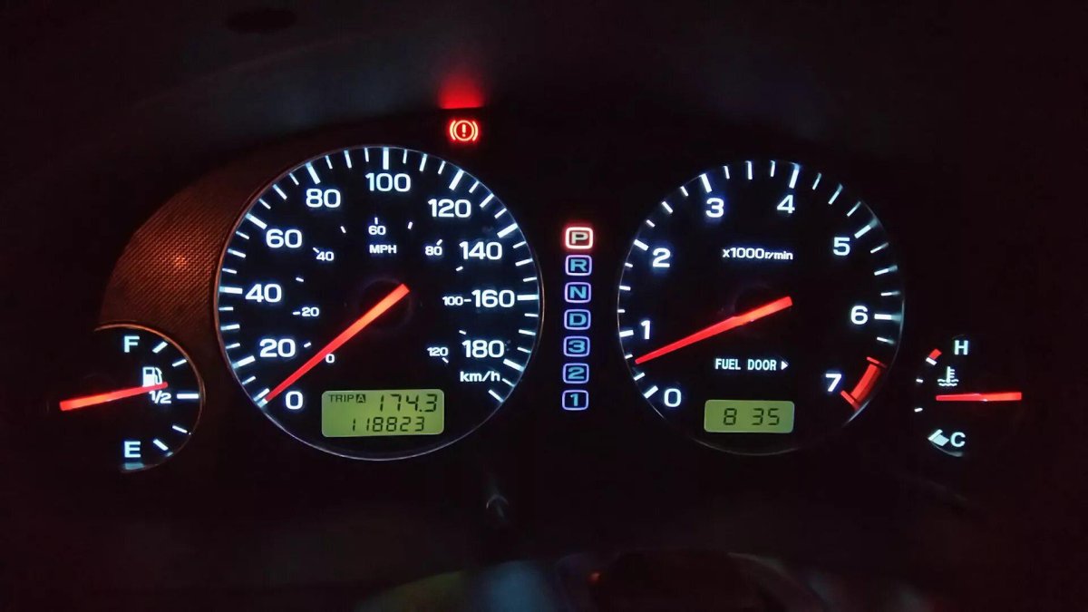 Приборная панель Subaru Outback BH