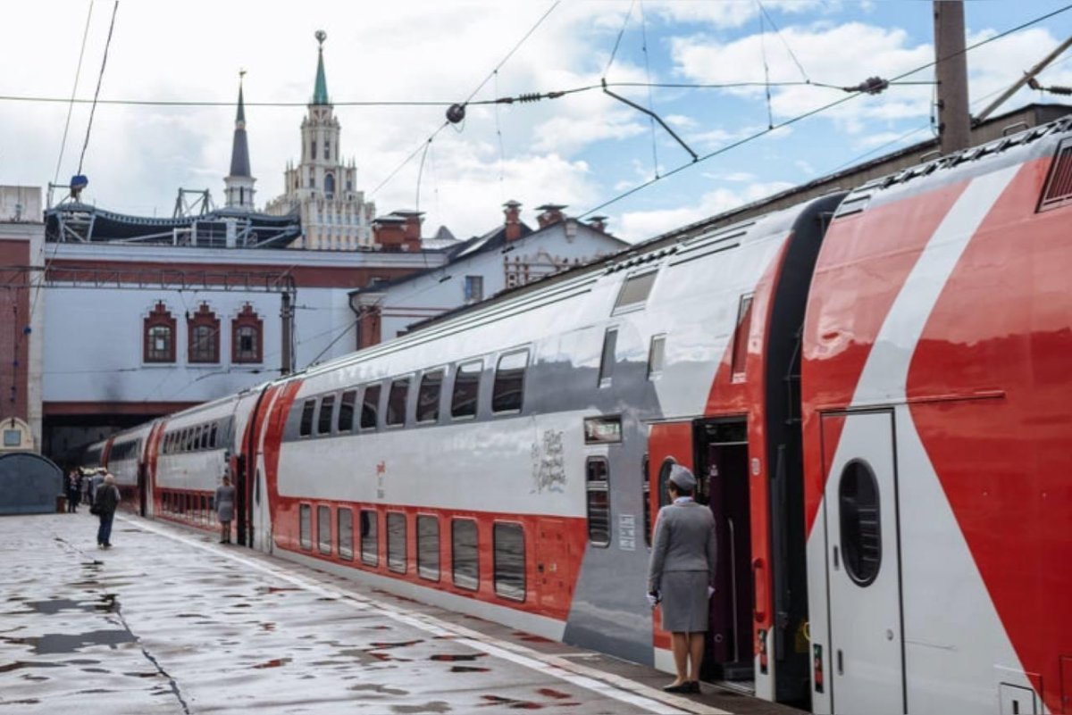 Казанский вокзал Москва двухэтажный поезд