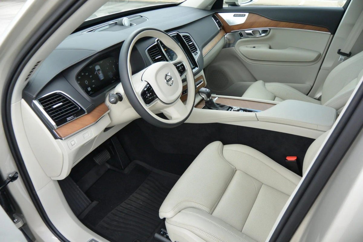 Volvo xc90 белый салон