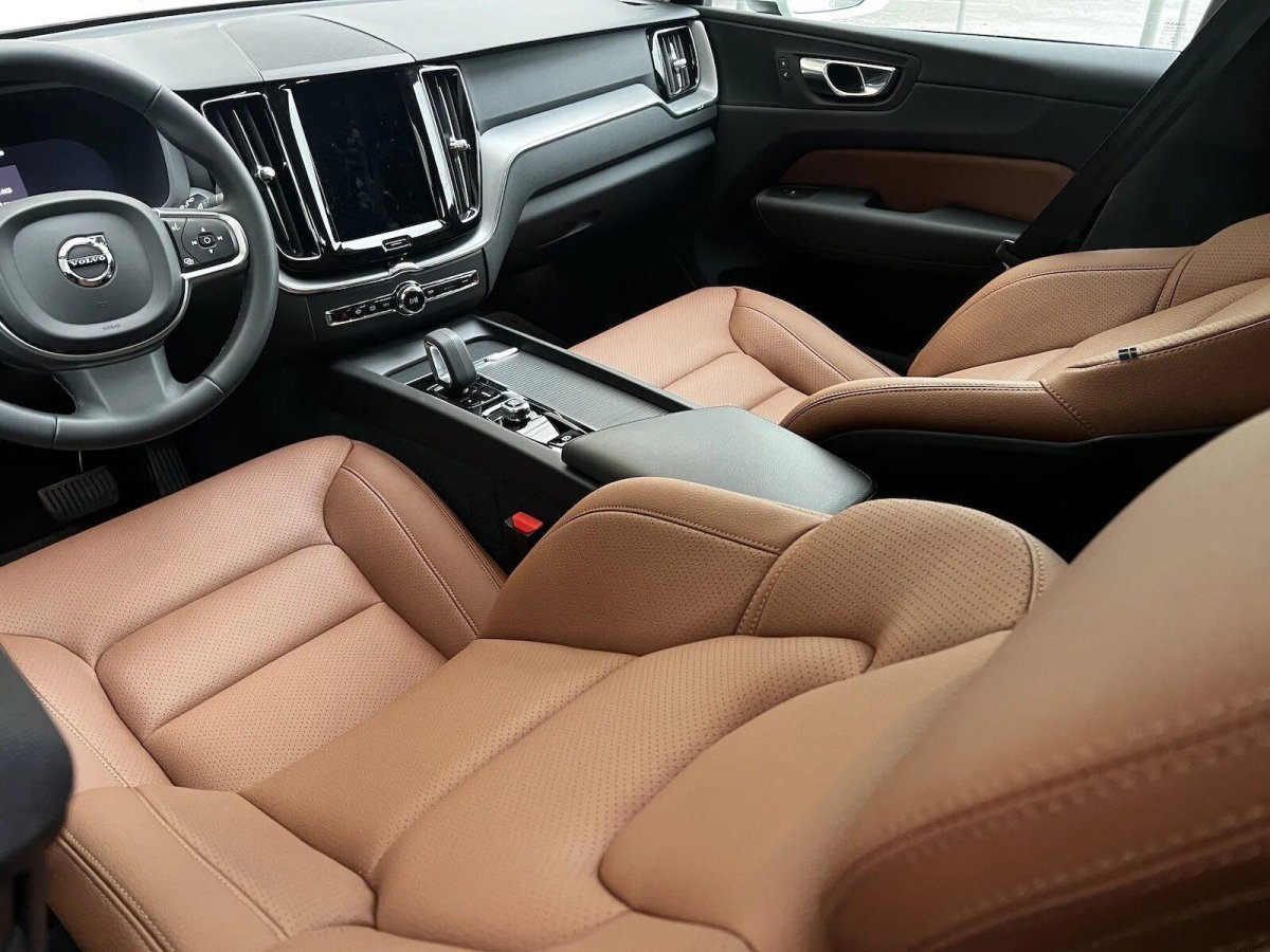 Вольво салон