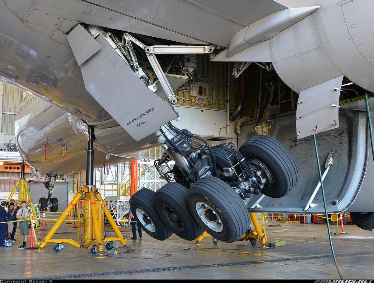 Боинг 747 шасси