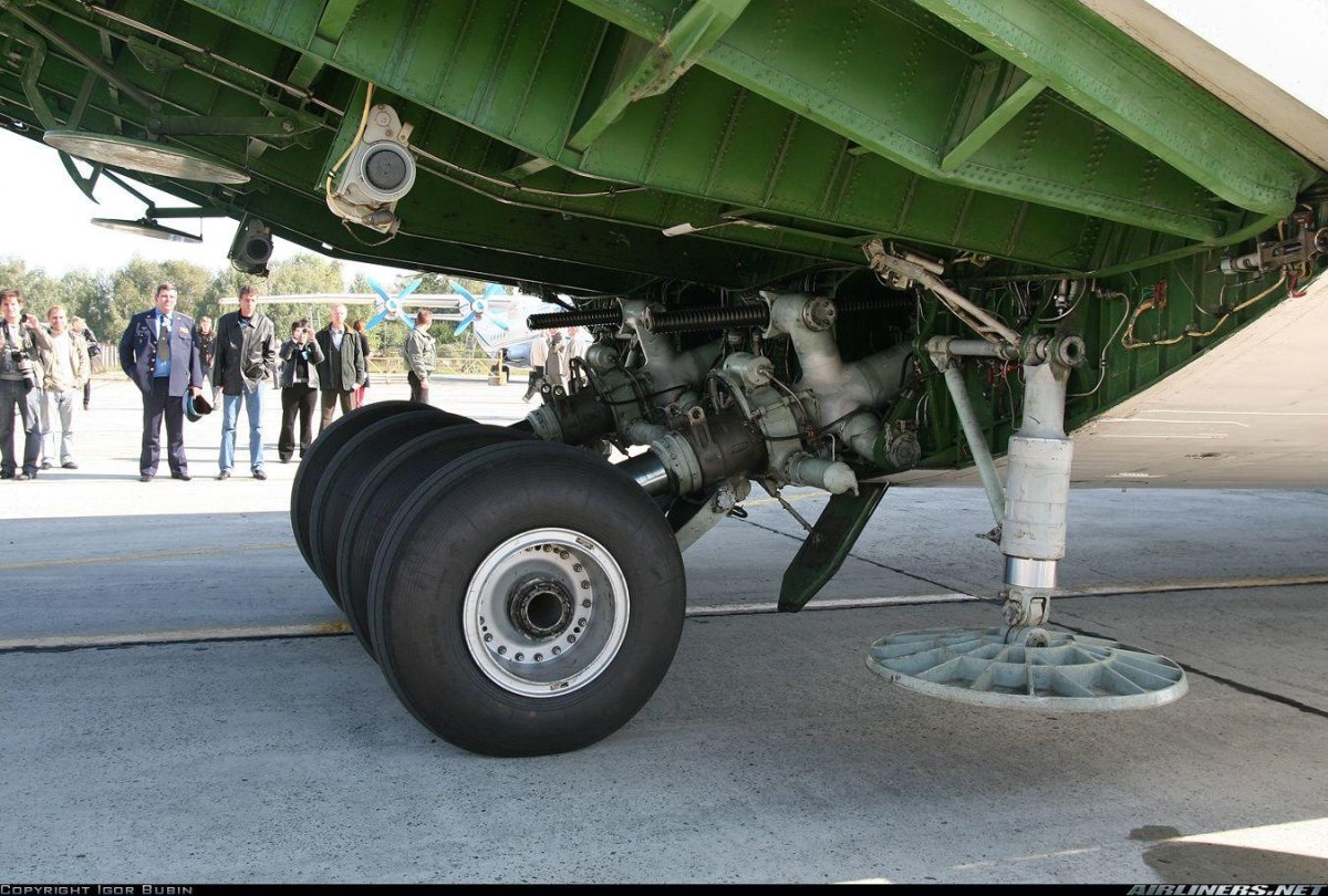 АН-225 Мрия шасси