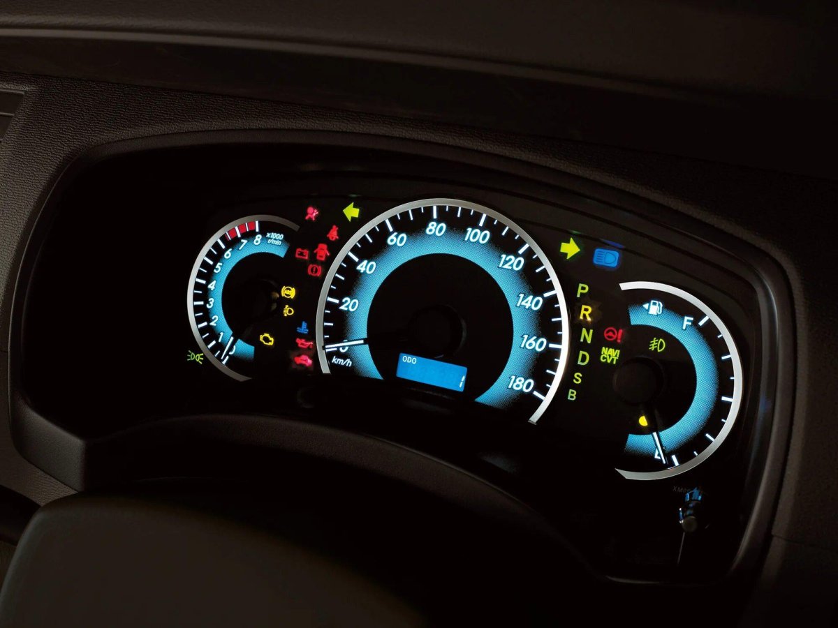 Панель приборов Toyota Isis