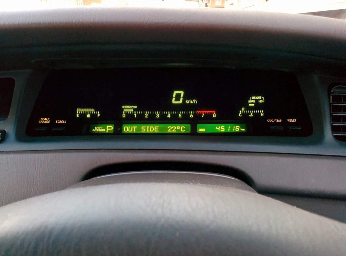 Панель приборов Toyota Crown s140