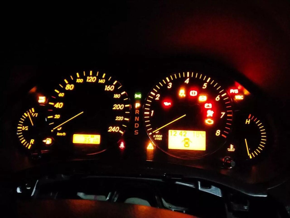 Приборная панель Авенсис 2008