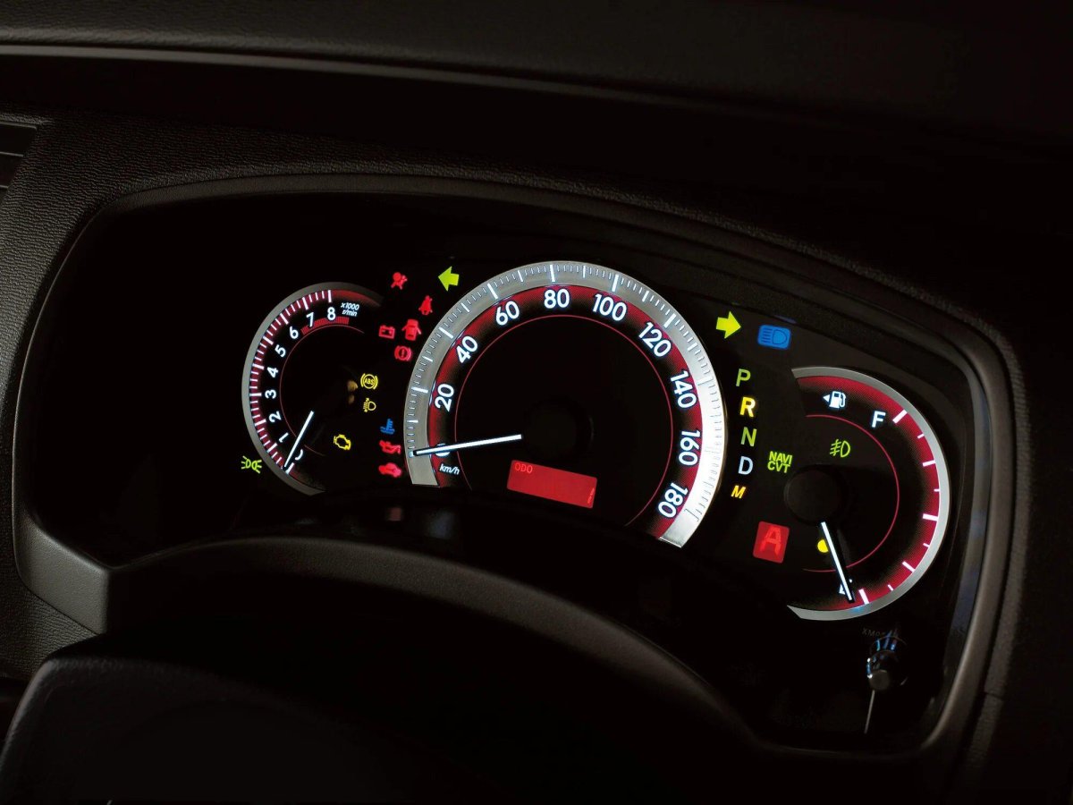 Панель приборов Toyota Isis