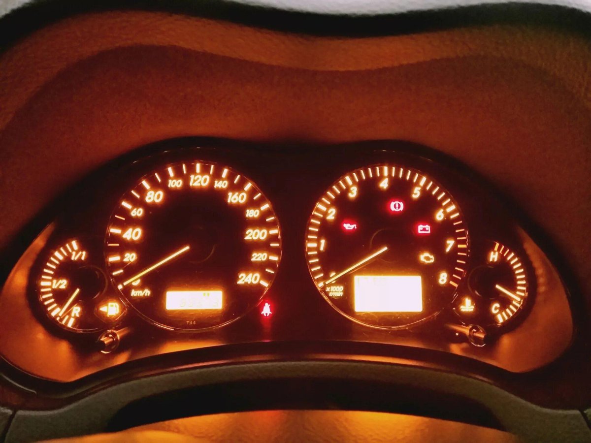 Приборная панель Тойота Авенсис 2008