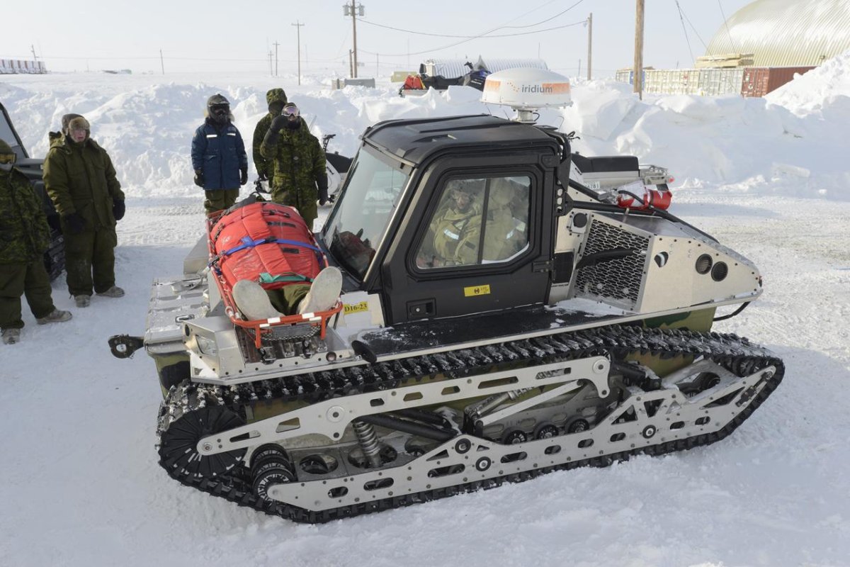 Гусеничный вездеход Полярис