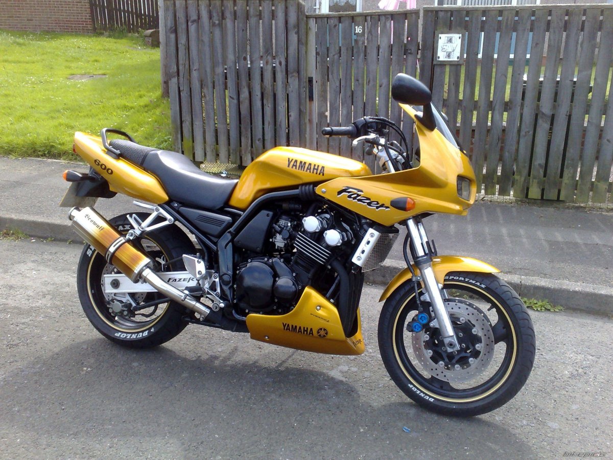 Yamaha FZS 600