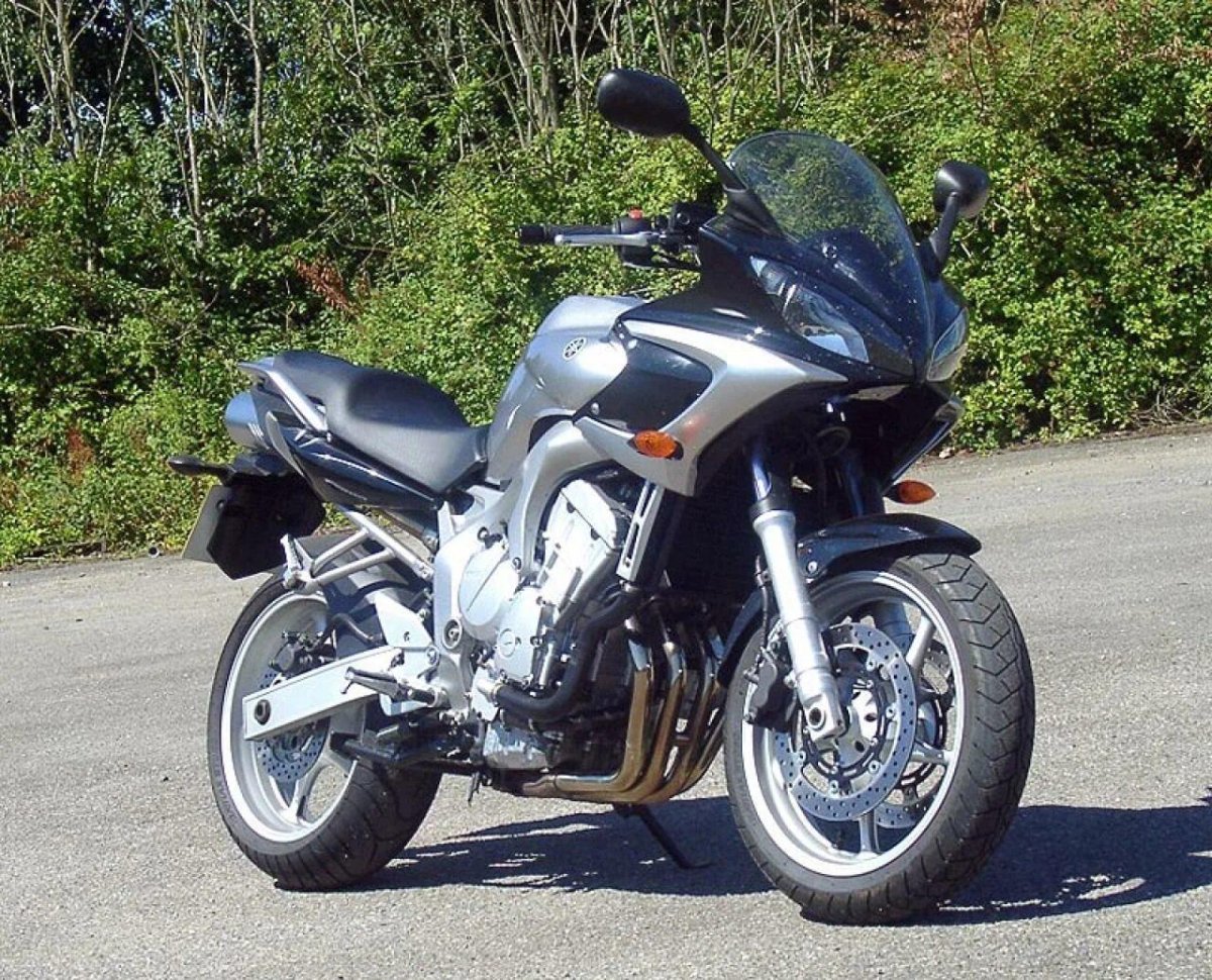 Yamaha FZS 600