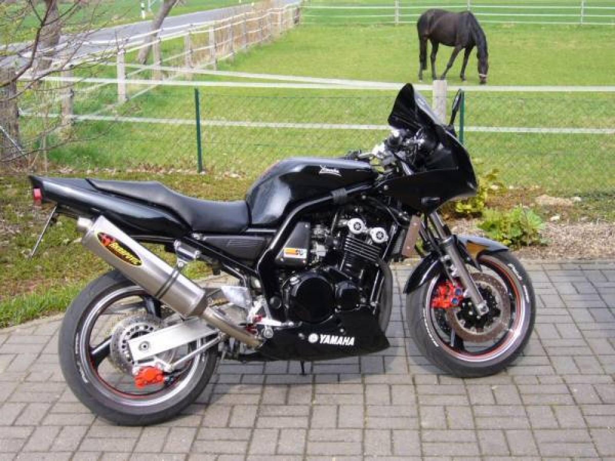 Yamaha FZS 600
