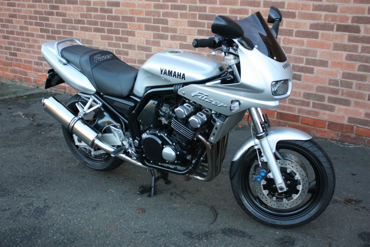 Ямаха FZS 600 fazer