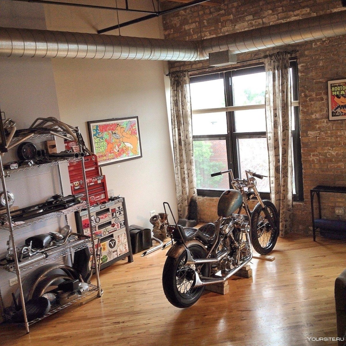 Харлей Дэвидсон в лофт интерьере