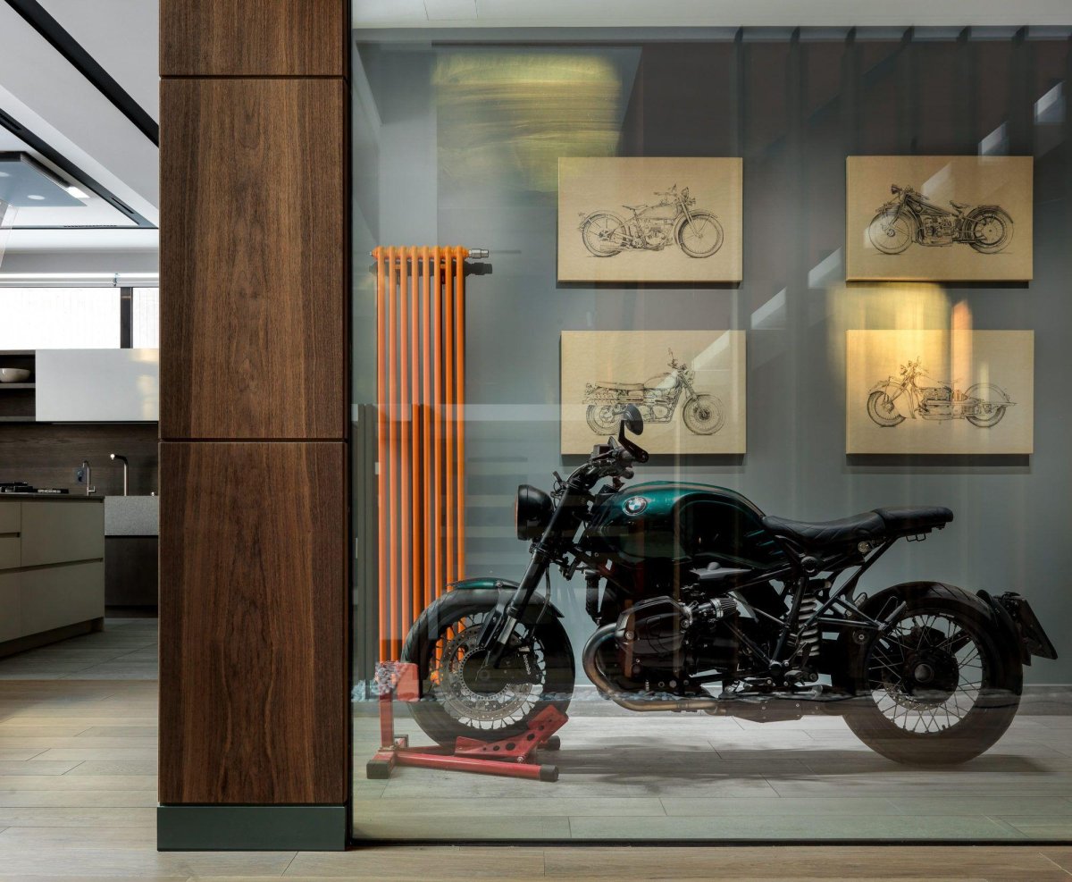 Лофт с мотоциклом