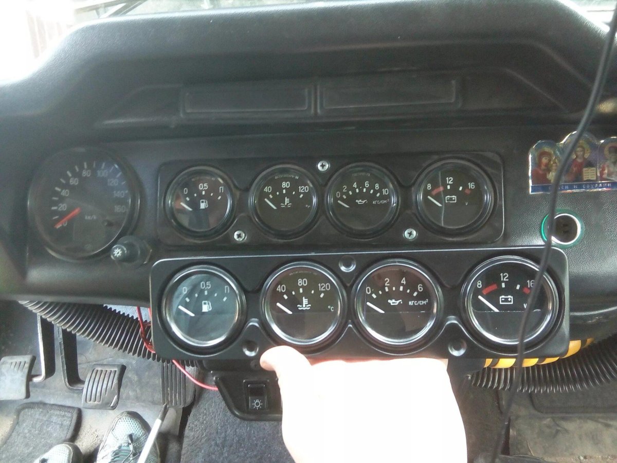 Панель приборов от ВАЗ 2106 В УАЗ Хантер