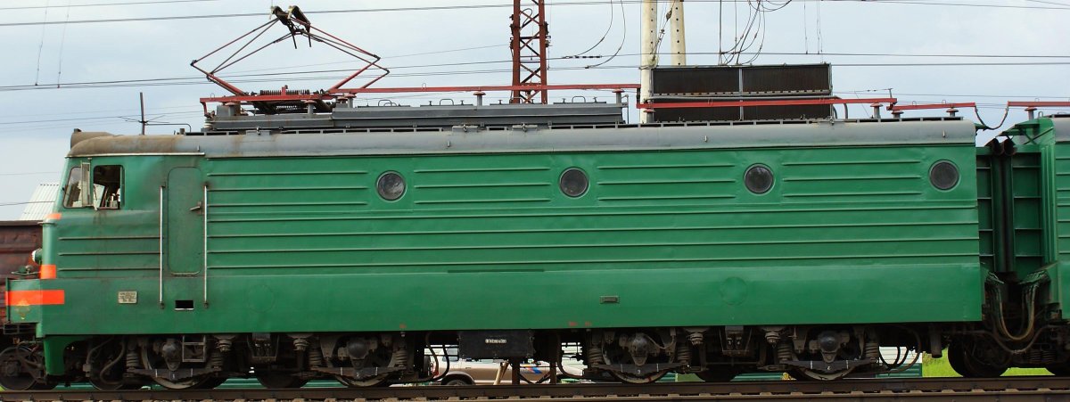 Вл-10 электровоз сбоку