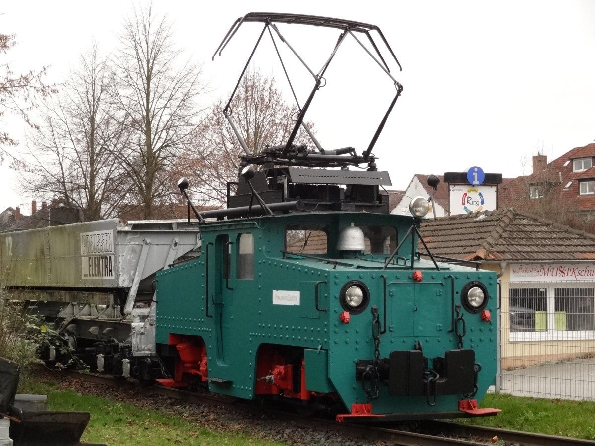 Узкоколейный электровоз ПЭУ 2