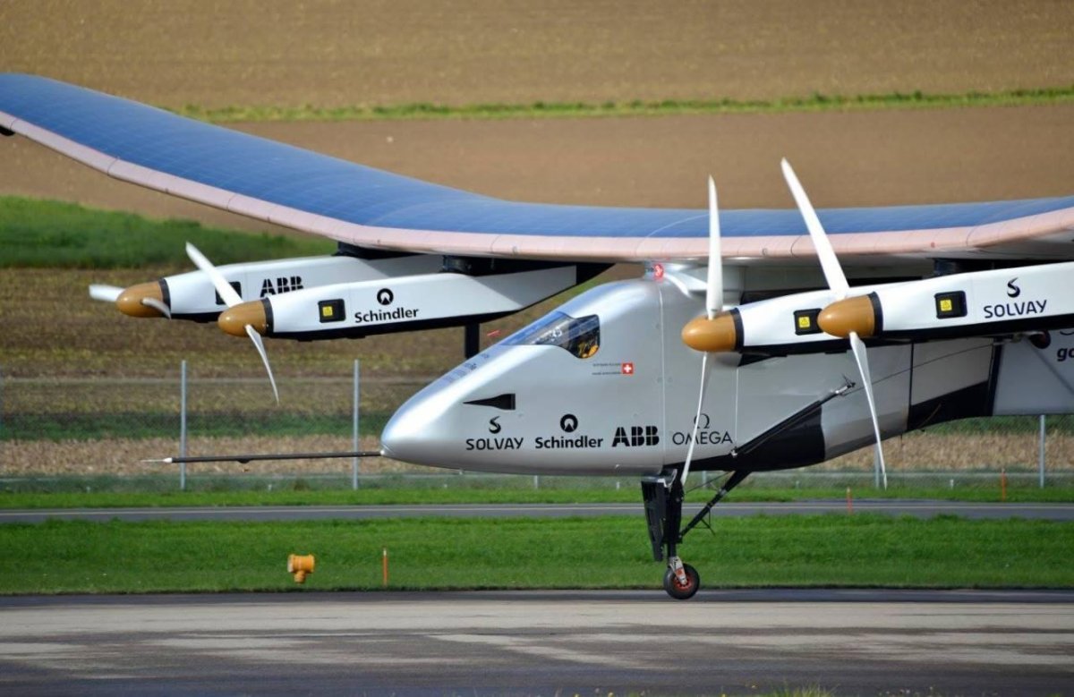 Solar Impulse самолет