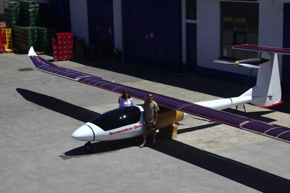 Электросамолет на солнечных батареях