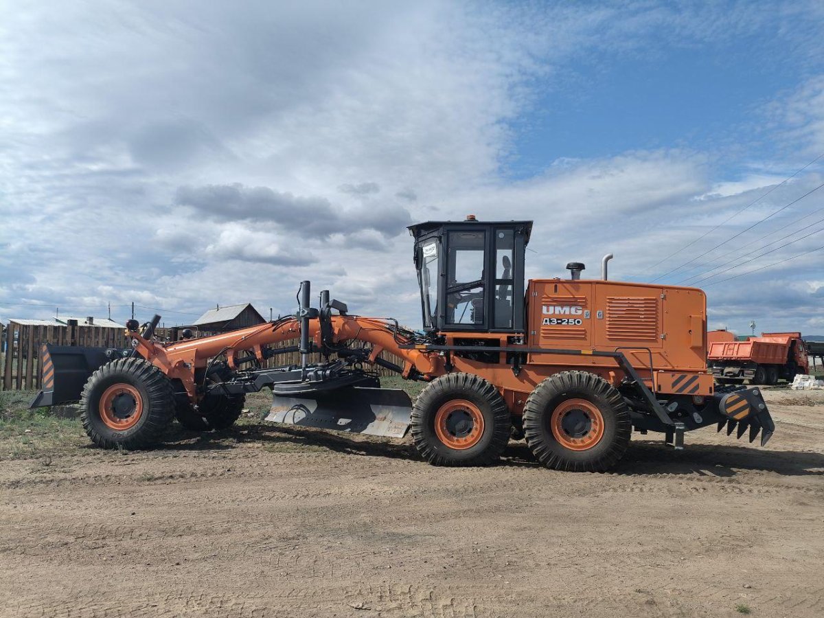 ДЗ 250 автогрейдер