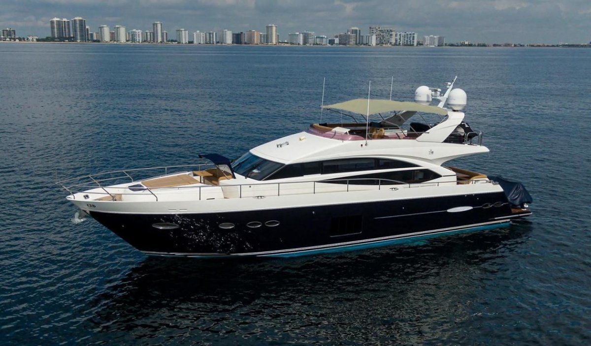 Яхта принцесса 72