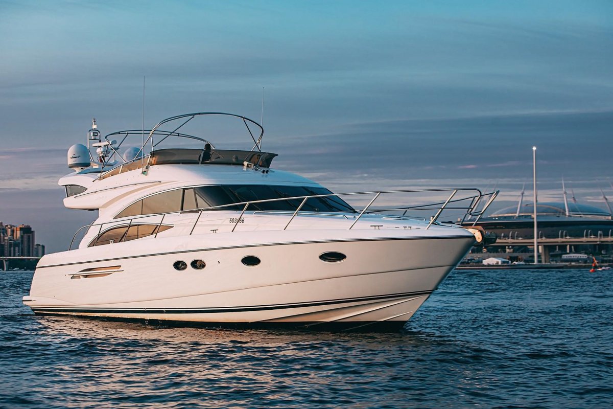 Яхта Princess 57