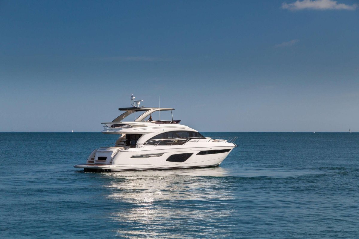 Яхта Princess x95