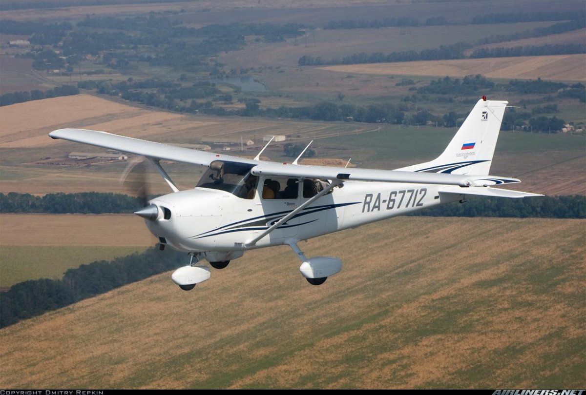 Легкомоторный самолет Cessna 172
