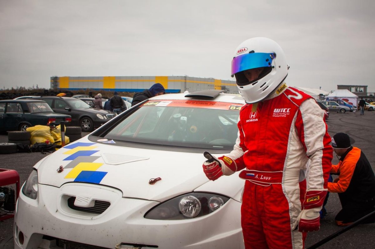 Александр Львов автогонщик