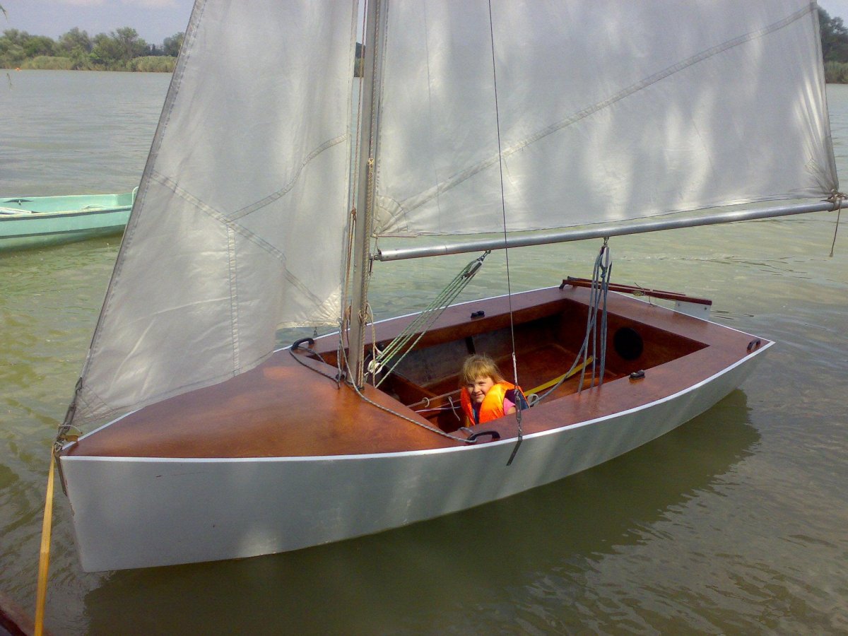 Пелла Фиорд 430 швертбот