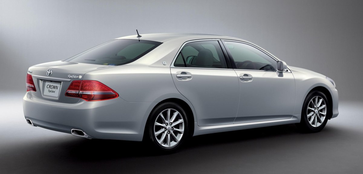 Тойота премиум седан