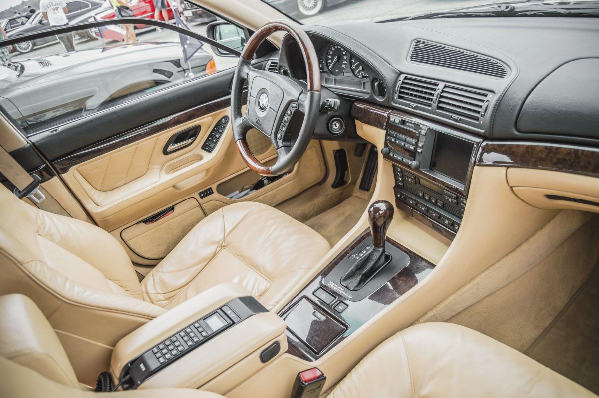 БМВ е38 салон