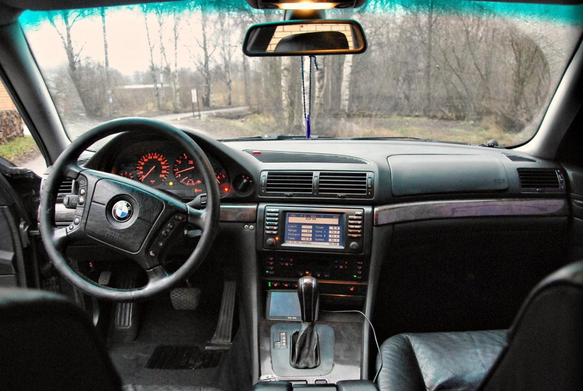 БМВ бумер е38 салон