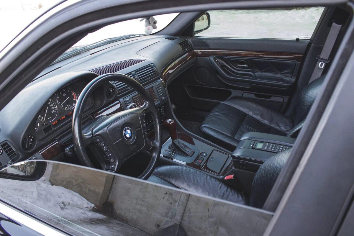 БМВ 7 серии е38 салон