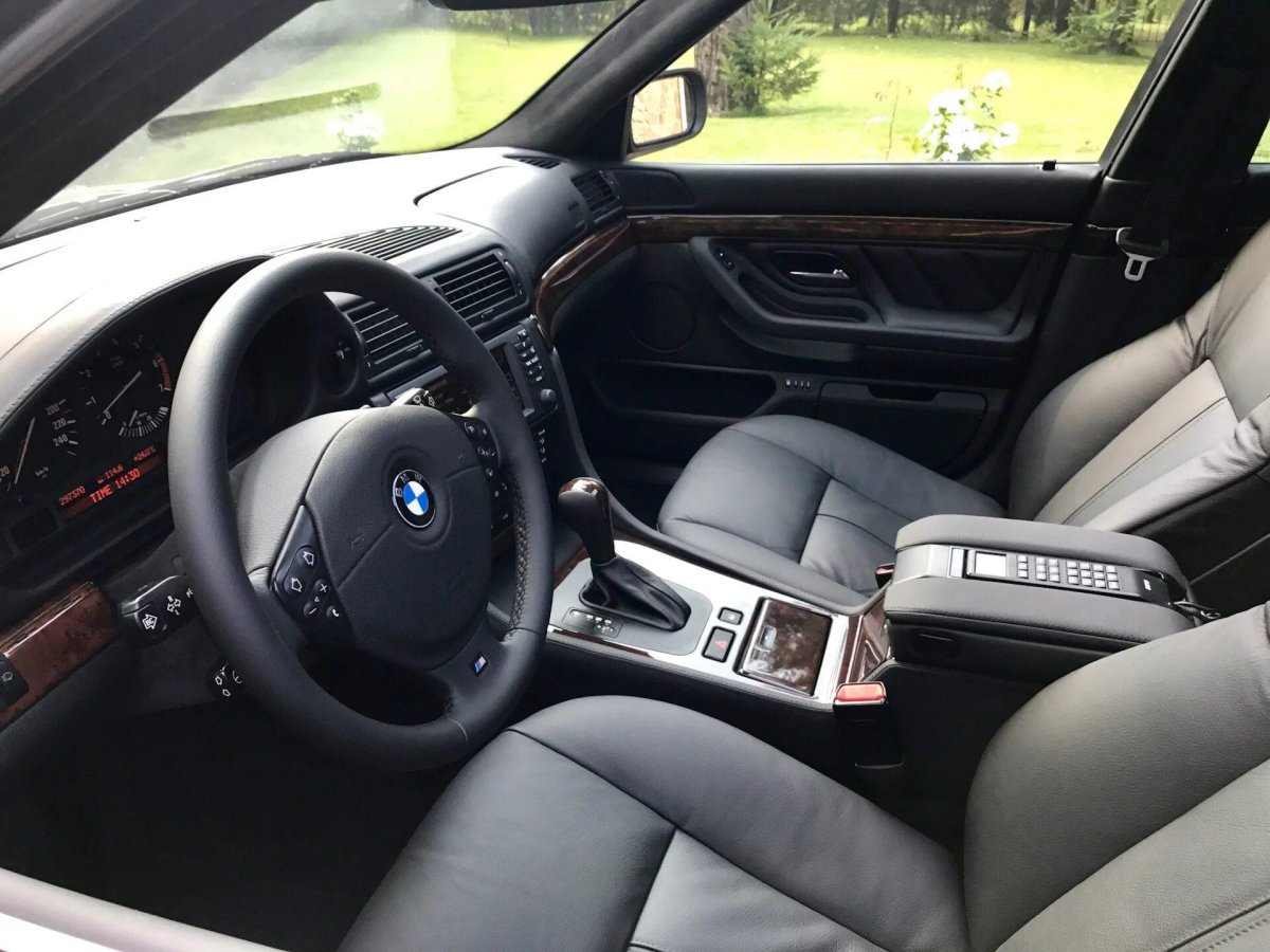 BMW 750i салон
