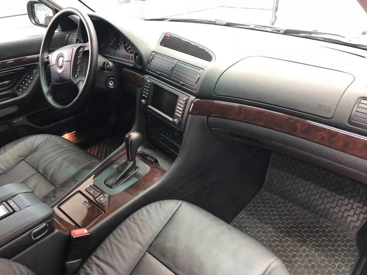 BMW 750 2000 салон