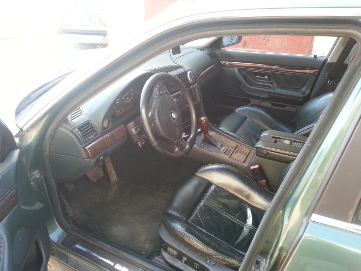 Салон BMW e38 зеленый