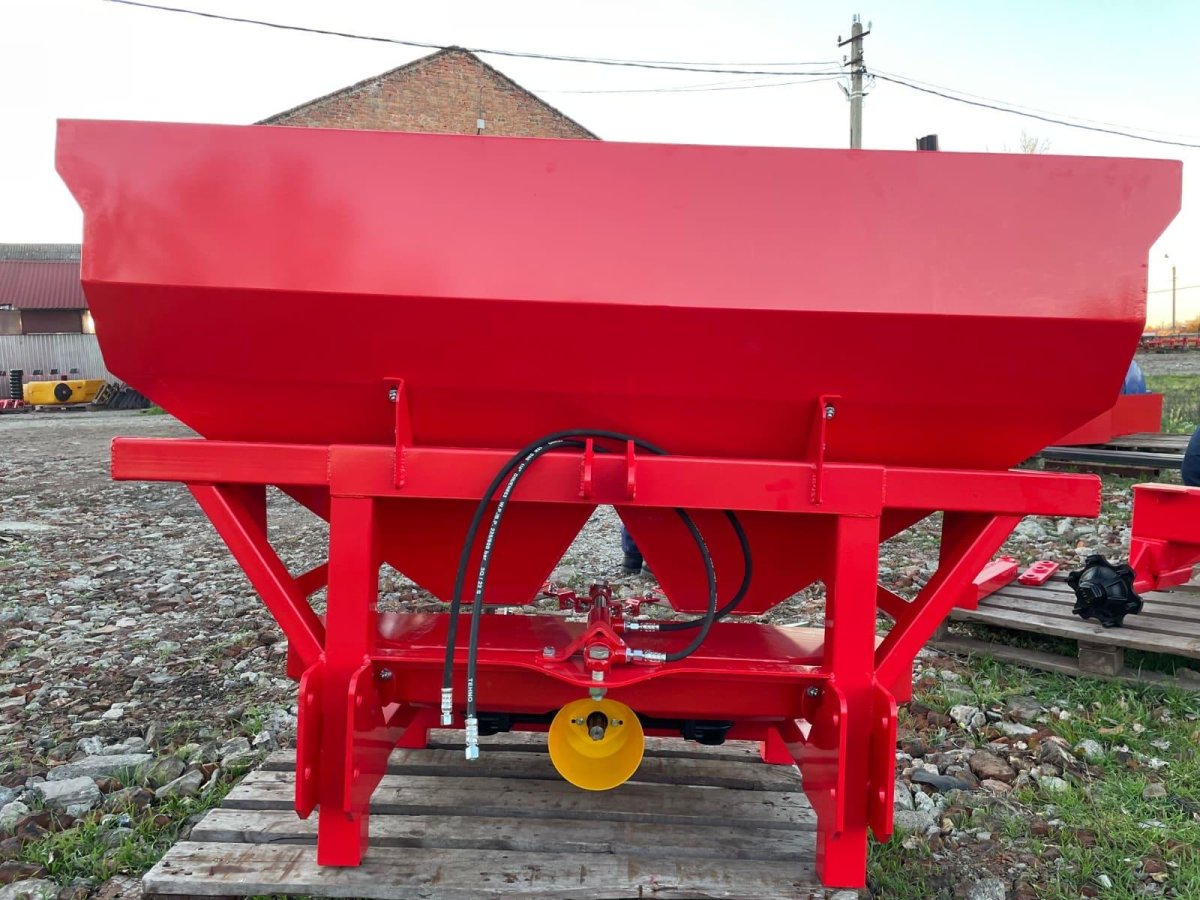 Разбрасыватель удобрений минеральный 12 т